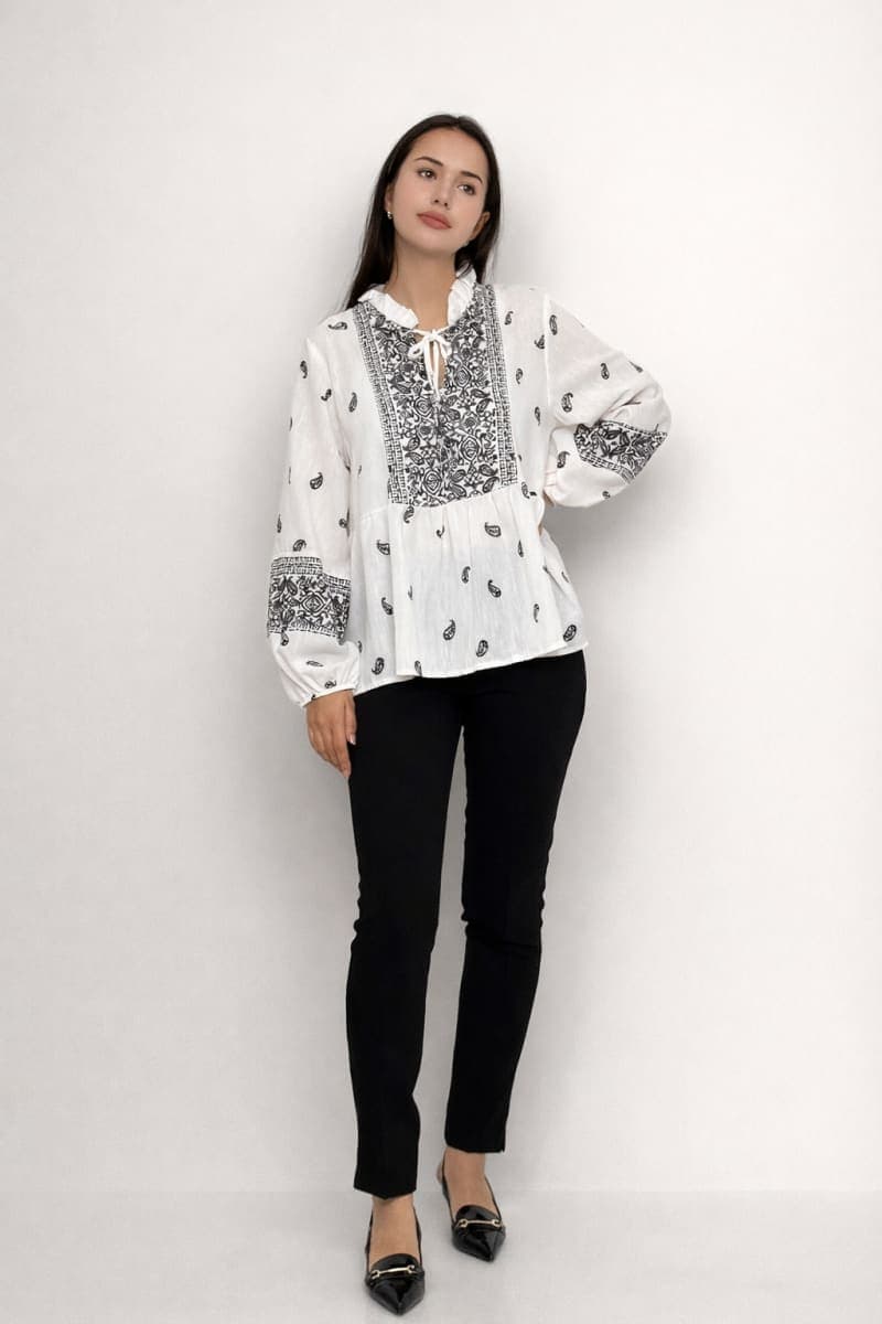BLOUSE À COL VOLANTÉ